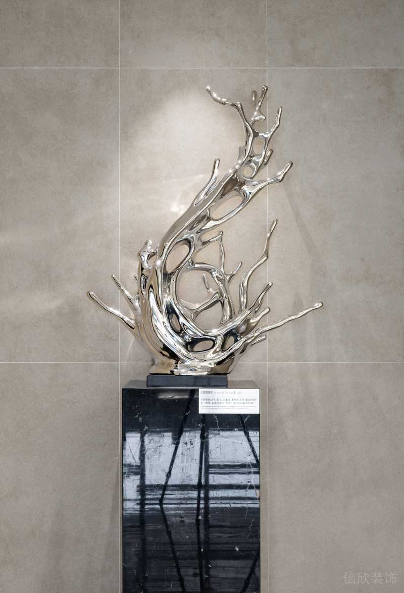 金屬藝術(shù)品陳列展示區(qū)域墻柱創(chuàng)意辦公室過(guò)道設(shè)計(jì)