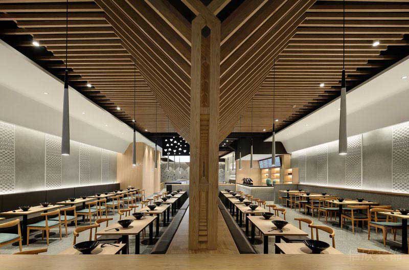 墻頂一體造型的餐廳設(shè)計(jì)方案