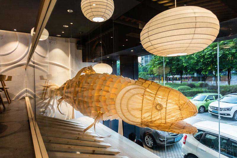 日式餐廳大魚吊頂裝飾設(shè)計方案