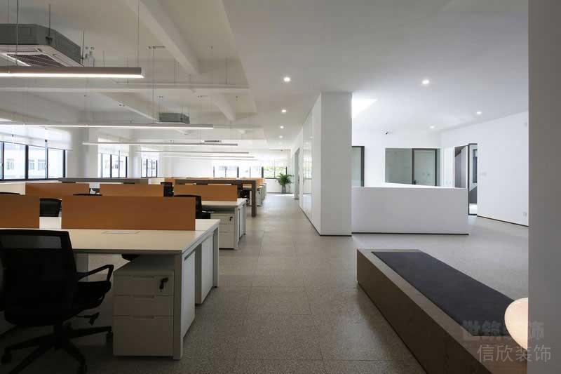 現代風格辦公室工作區實景圖