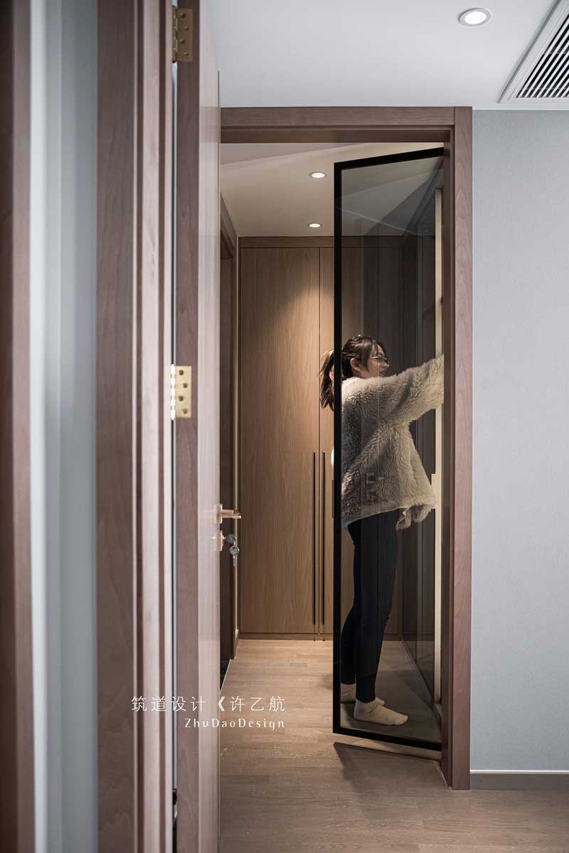 深圳龍華區(qū)觀瀾家居裝修實景拍攝衣帽間