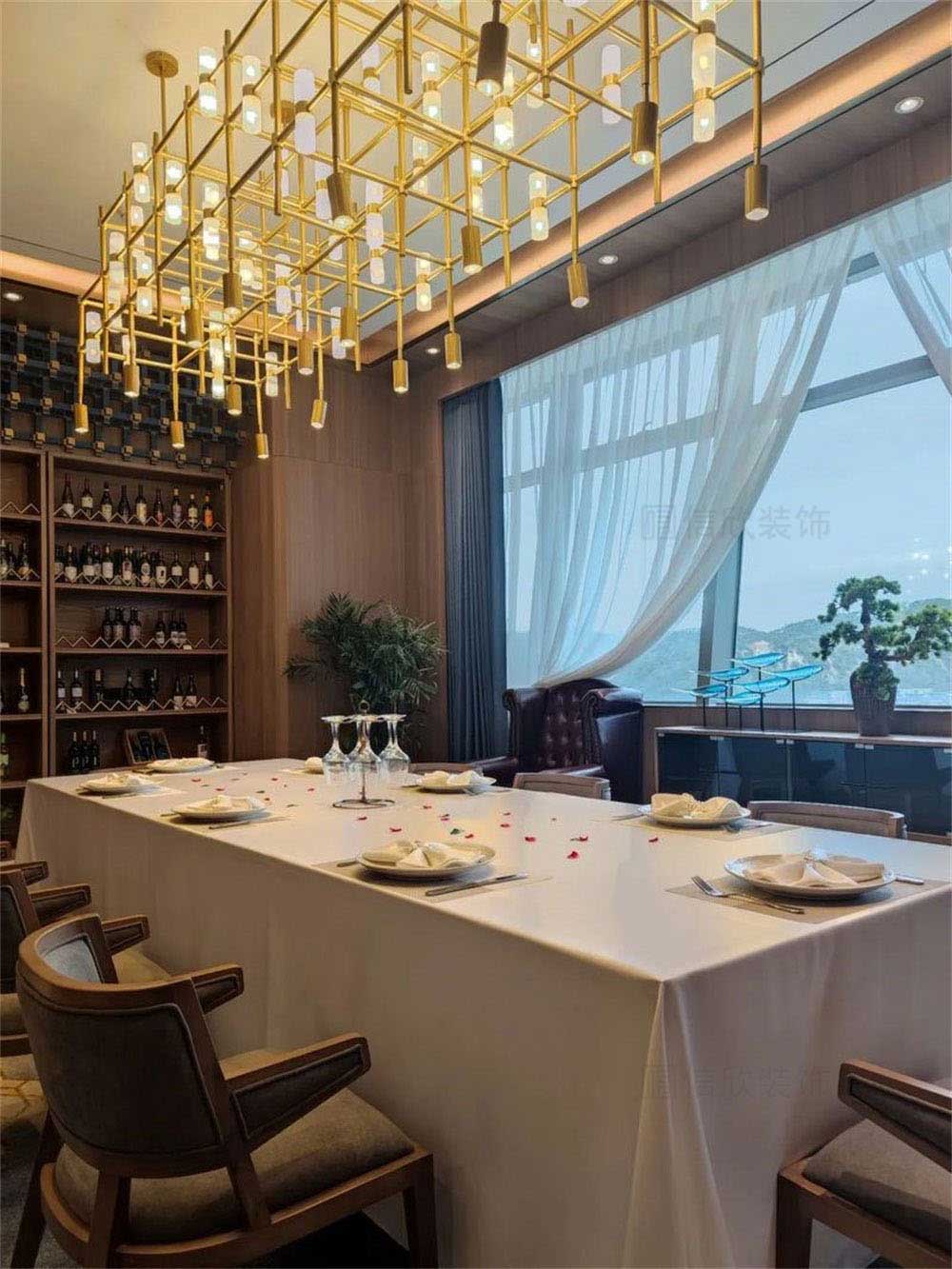 深圳龍崗藍調輕奢風格酒吧裝修設計多功能包房用餐區(qū)