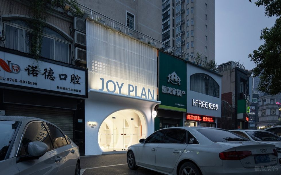 深圳市龍崗區(qū)橫崗錦鋪女裝店門(mén)面外觀燈光裝修設(shè)計(jì)