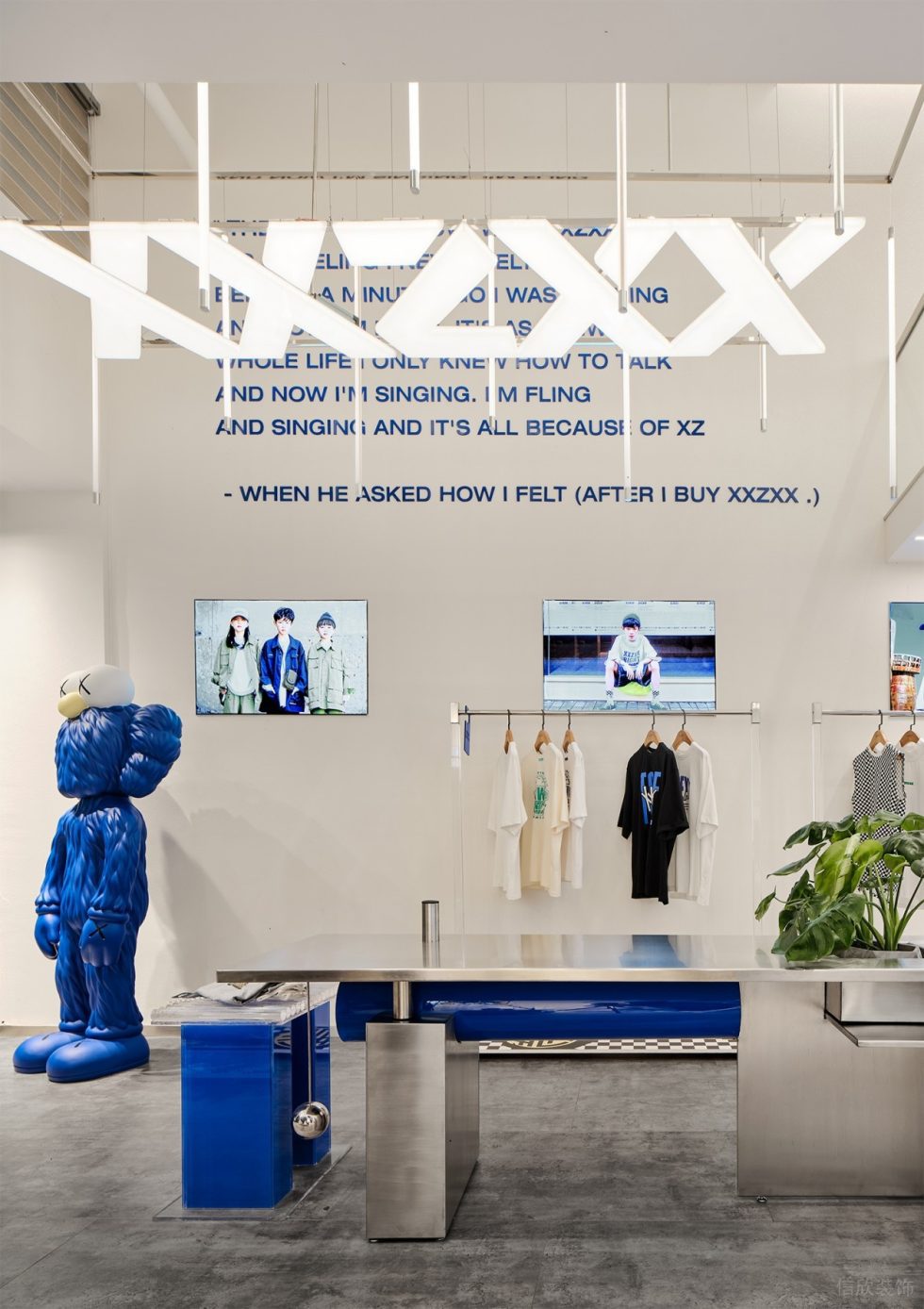 深圳市龍華區(qū)大浪xxzxx潮牌店裝修設(shè)計不銹鋼矮島臺