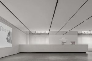 深圳寶安區(qū)西鄉(xiāng)滿京華soho藝巒白色主調(diào)現(xiàn)代極簡主義風格辦公室裝修設計 前臺服務區(qū)