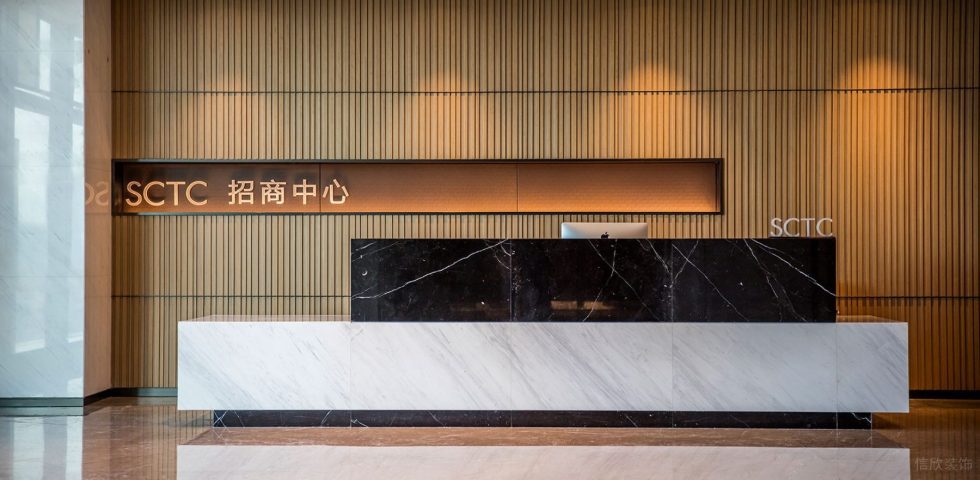 暖色調(diào)現(xiàn)代輕奢風辦公室裝修設計黑白色大理石前臺