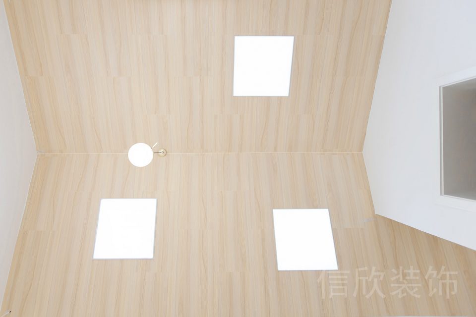 深圳福田區(qū)華強北少兒教育培訓機構(gòu)木質(zhì)斜屋頂天花吊頂裝修效果圖